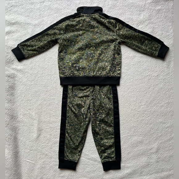 Nike Little Boys Printed Tricot Jacket & Pants 2 Piece Set (18M) - Picture 6 of 6
